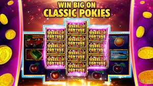 Filipino player using 7jili on a smartphone with GCash payment interface visible